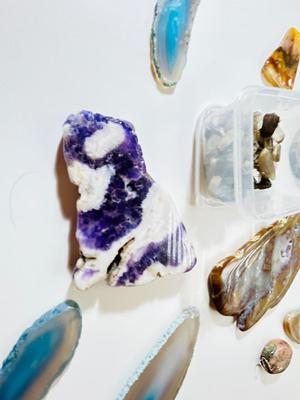 AGATE, QUARTZ, PETRIFIED WOOD AND MORE READY FOR CRAFTS