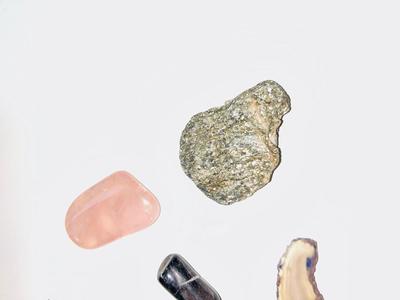 LARGE PIECE OF PETRIFIED WOOD, CRYSTAL, AND OTHER POLISHED STONES