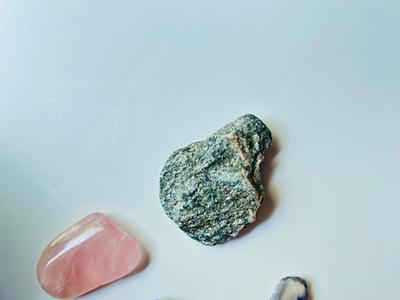 LARGE PIECE OF PETRIFIED WOOD, CRYSTAL, AND OTHER POLISHED STONES