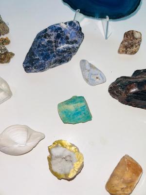 BLACK OBSIDIAN , CRYSTALS, AGATE, FOSSILS