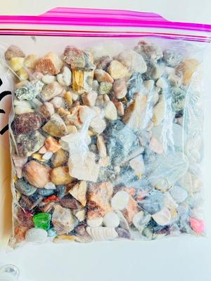 1 GALLON BAG FULL OF ROCKS, MINERALS & STONES