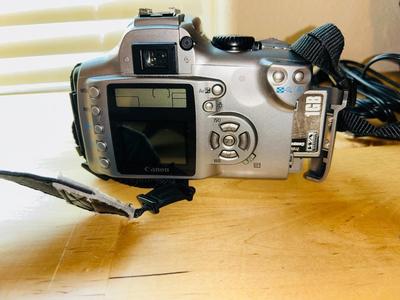CANON DS6041 DIGITAL CAMERA WITH CASE EXTRA BATTERIES AND CORDS