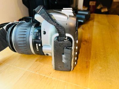 CANON DS6041 DIGITAL CAMERA WITH CASE EXTRA BATTERIES AND CORDS