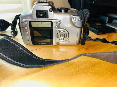 CANON DS6041 DIGITAL CAMERA WITH CASE EXTRA BATTERIES AND CORDS