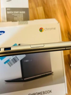 SAMSUNG 11.6” CHROMEBOOK LAPTOP COMPUTER