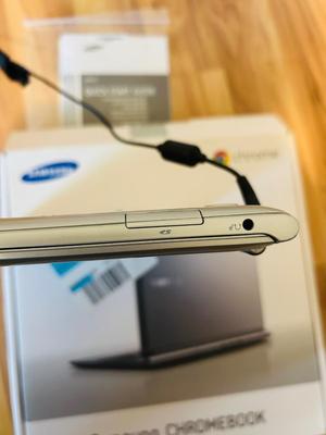 SAMSUNG 11.6” CHROMEBOOK LAPTOP COMPUTER