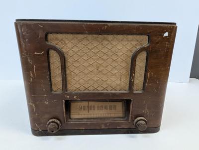 Vintage Sears Silverstone Model 6220A Tube Radio