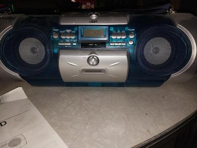JVC CD PORTABLE SYSTEM WITH MANUEL