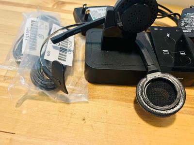JABRA BLUETOOTH HEADSET AND iCRAIG ALARM CLOCK RADIO FOR IPOD/IPHONE