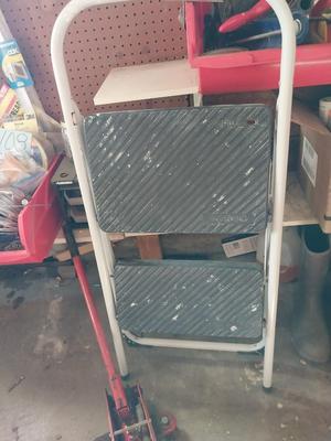 STEP STOOL AND HYDRAULIC JACK