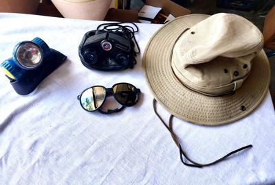 DPC SAFARI HAT-SMALL BINOCULERS-SUNGLASSES AND LIGHT