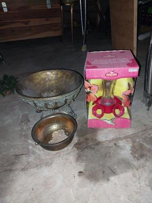 NEW HUMMINGBIRD FEEDER