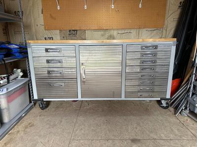 VERY NICE TOOL CHEST/WORKBENCH ON LOCKING CASTERS