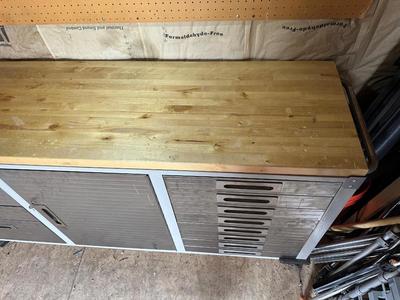 VERY NICE TOOL CHEST/WORKBENCH ON LOCKING CASTERS