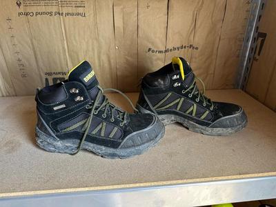 FISHING TACKLE, REELS, BAIT, RAIN SUIT W/PANTS & MEN'S BRAHMA BOOTS SIZE 10