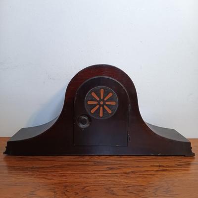 LOT 165: The New Haven Clock Company Mantel Clock with Key