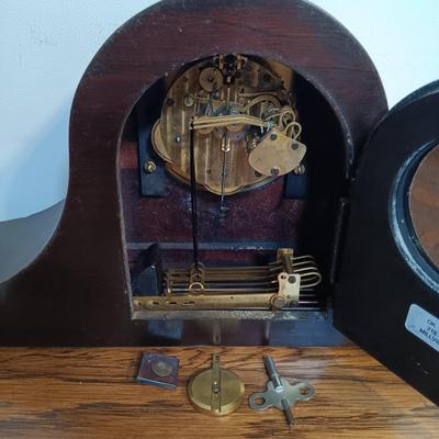 LOT 165: The New Haven Clock Company Mantel Clock with Key