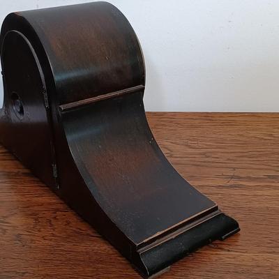 LOT 166: The New Haven Clock Company Mantel Clock