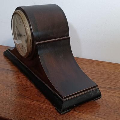 LOT 166: The New Haven Clock Company Mantel Clock