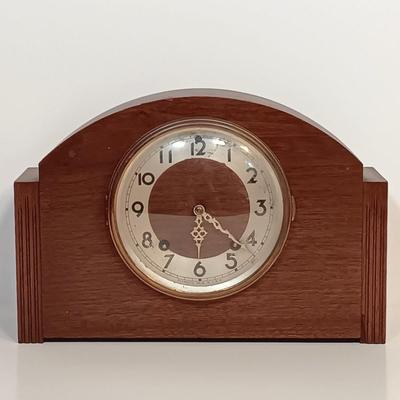 LOT 169: Plymouth Vintage 40s Mantel Clock