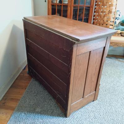 LOT 170: Vintage Eastlake-Style Dresser