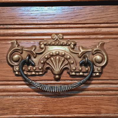 LOT 170: Vintage Eastlake-Style Dresser