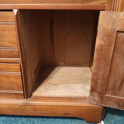 LOT 173: Vintage Wash Stand with Mirror