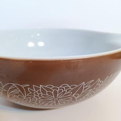 LOT 179: Vintage Pyrex Woodland Cinderella Mixing Bowl Set