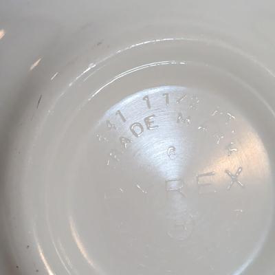 LOT 180: Vintage Pyrex Yellow & Black Gooseberry Cinderella Mixing Bowl Set