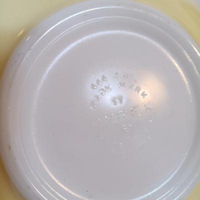 LOT 180: Vintage Pyrex Yellow & Black Gooseberry Cinderella Mixing Bowl Set