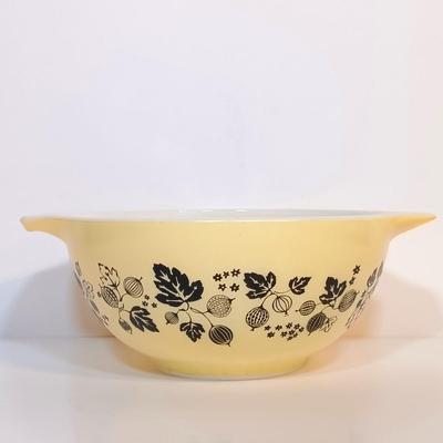 LOT 180: Vintage Pyrex Yellow & Black Gooseberry Cinderella Mixing Bowl Set