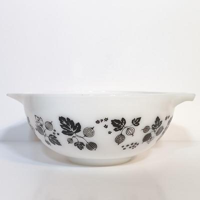LOT 180: Vintage Pyrex Yellow & Black Gooseberry Cinderella Mixing Bowl Set