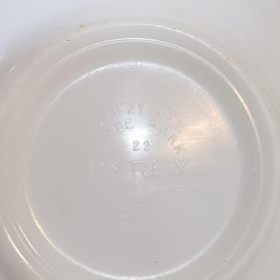 LOT 181: Vintage Pyrex Amish Butterprint Cinderella Mixing Bowl Set