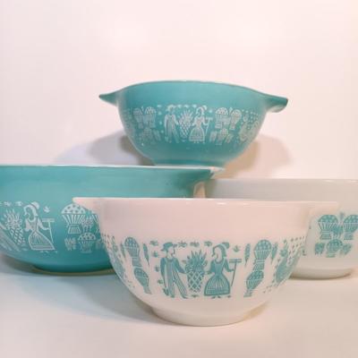 LOT 181: Vintage Pyrex Amish Butterprint Cinderella Mixing Bowl Set