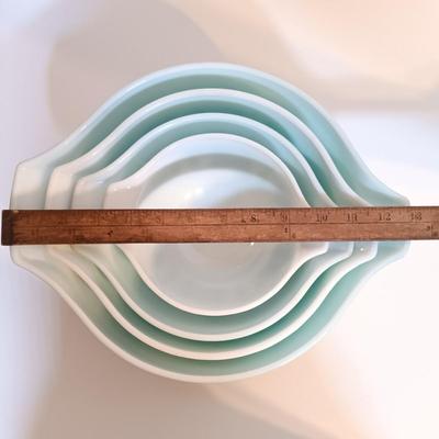 LOT 181: Vintage Pyrex Amish Butterprint Cinderella Mixing Bowl Set