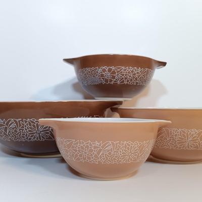 LOT 182: Vintage Pyrex Woodland Cinderella Mixing Bowl Set
