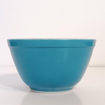 LOT 183: Vintage Pyrex Reverse Primary Mixing Bowl Set
