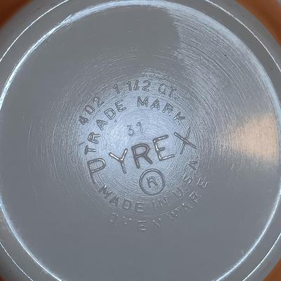 LOT 183: Vintage Pyrex Reverse Primary Mixing Bowl Set
