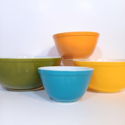 LOT 183: Vintage Pyrex Reverse Primary Mixing Bowl Set