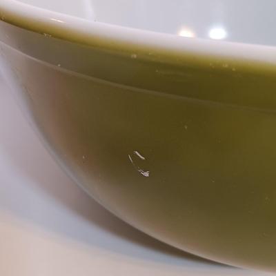 LOT 183: Vintage Pyrex Reverse Primary Mixing Bowl Set