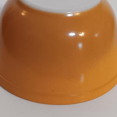 LOT 183: Vintage Pyrex Reverse Primary Mixing Bowl Set