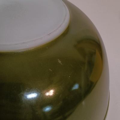 LOT 183: Vintage Pyrex Reverse Primary Mixing Bowl Set