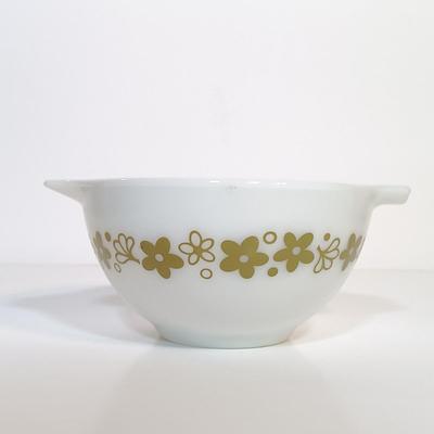 LOT 184: Vintage Pyrex Avocado Spring Blossom Cinderella Mixing Bowl Set