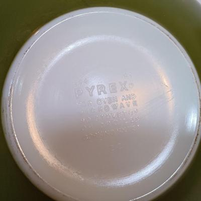 LOT 184: Vintage Pyrex Avocado Spring Blossom Cinderella Mixing Bowl Set