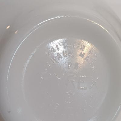 LOT 184: Vintage Pyrex Avocado Spring Blossom Cinderella Mixing Bowl Set