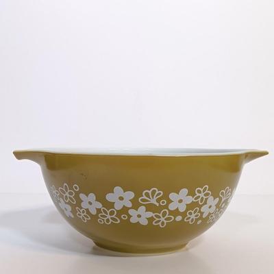 LOT 184: Vintage Pyrex Avocado Spring Blossom Cinderella Mixing Bowl Set
