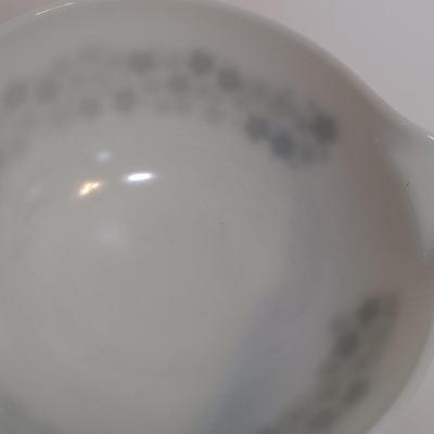 LOT 184: Vintage Pyrex Avocado Spring Blossom Cinderella Mixing Bowl Set