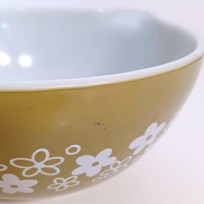 LOT 184: Vintage Pyrex Avocado Spring Blossom Cinderella Mixing Bowl Set