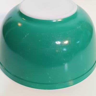 LOT 185: Vintage Pyrex Primary Colors Mixing Bowl Set