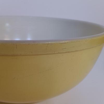 LOT 185: Vintage Pyrex Primary Colors Mixing Bowl Set